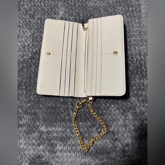 Tory Burch Chelsea Pebbled Leather Wristlet wallet Cream with Gold Accent - Picture 3 of 9